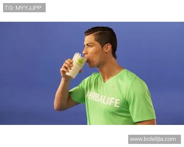 创意足球明星图片大赏展现球场魅力与个性风采的视觉盛宴 创意足球明星图片大赏展现球场魅力与个性风采的视觉盛宴